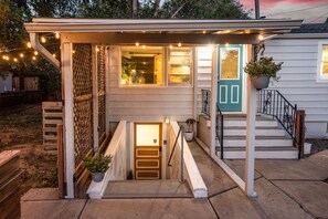 Exterior detail - Beautiful 2B garden level w/ private outdoor deck (Loveland)