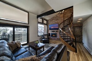 콘도 (Vantage Point Condo 502) | 외관
