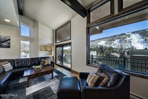 Condo (Vantage Point Condo 502) | Exterior