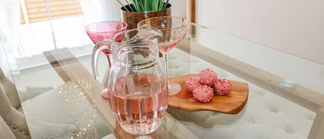 Batterie de cuisine, vaisselle et ustensiles