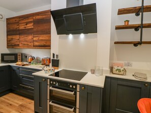 Cookware/dishes/utensils - 23a High Street (Mansfield)