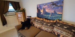 Smart TV, video games, DVD player, foosball - Lush setting, minutes to downtown Colorado Springs (Colorado Springs)