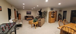 Smart TV, video games, DVD player, foosball - Lush setting, minutes to downtown Colorado Springs (Colorado Springs)