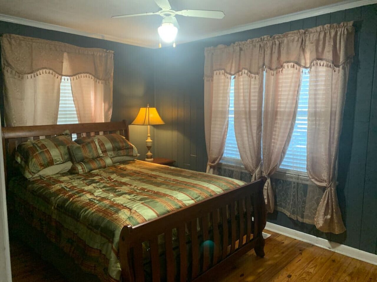 Escrivaninha, ferros/tábuas de passar roupa, Wi-Fi