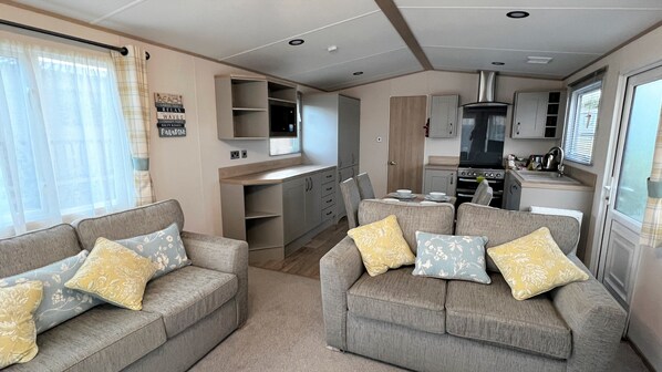 Mobil Karavan Deluks, ensuite (Seascape) | Lounge