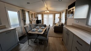 Deluxe Mobile Home, Ensuite (Seascape) | Dining - Seascape Bude (Bude)