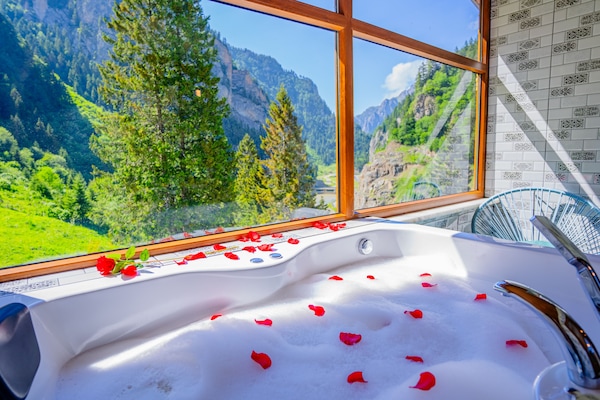 Habitación Royal, bañera de hidromasaje, vistas al lago | Vistas al lago