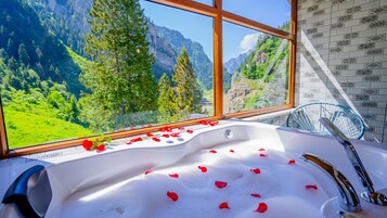 Quarto real, banheira de hidromassagem, vista para o lago | Vista para o lago
