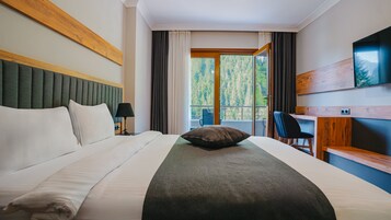 Suíte sênior, vista para o lago | Wi-Fi de cortesia, roupa de cama