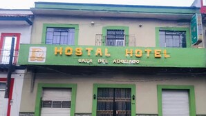 A building with a sign reading "Hostal Hotel Casa del Abogado". - HOTEL HOSTAL CASA DEL ABOGADO (Córdoba)