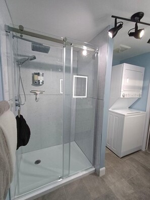 Hair dryer - 315A des Chênes Ouest · Superbe condo avec parking. (Québec)