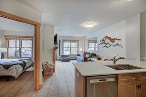 1 bedroom, desk, iron/ironing board, WiFi