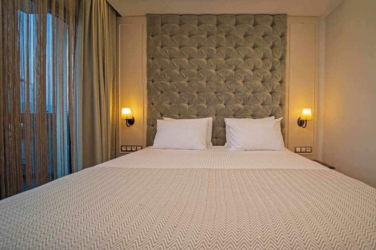 Deluxe with French Balcony | Egyptian cotton sheets, premium bedding, Select Comfort beds