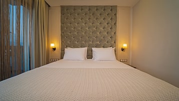 Deluxe with French Balcony | Reception