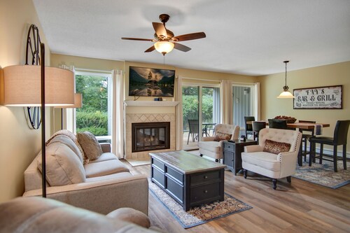 Traverse city condo/golfing/beaches/wineries/hiking