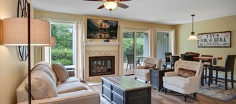 Traverse city condo/golfing/beaches/wineries/hiking