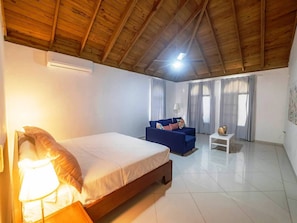 4 bedrooms, free WiFi, bed sheets, wheelchair access