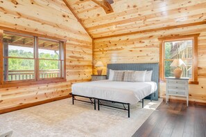 8 quartos, ferros/tábuas de passar roupa, berço de viagem