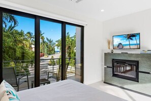 4 bedrooms, desk, iron/ironing board, travel crib