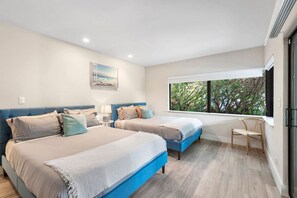 4 Schlafzimmer, Schreibtisch, Bügeleisen/Bügelbrett, Reisekinderbett