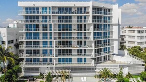 A multi-story hotel with balconies, a pool area, and a clear view of the surrounding neighborhood. - Luxury Vacation Rental Waterfront Condo Bal Harbour Miami Beach (Bay Harbor Islands)