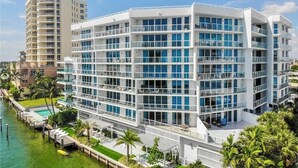A modern multi-story hotel with a pool area and a view of the water. - Luxury Vacation Rental Waterfront Condo Bal Harbour Miami Beach (Bay Harbor Islands)