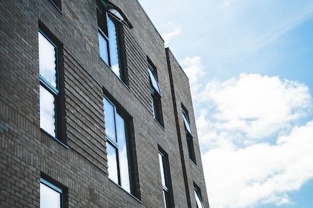 ์ํํธ, ์ฅ์ ์ธ ์ง์, ์ ์ฉ ์์ค | ์ธ๊ด