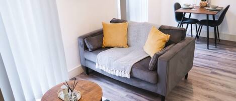 Căn hộ có tầm nhìn toàn cảnh, phù hợp cho người khuyết tật, phòng tắm riêng | Lounge