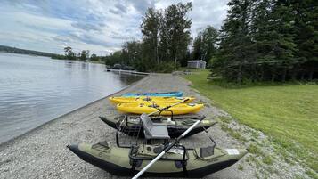In Strandnähe, Liegestühle, Strandtücher