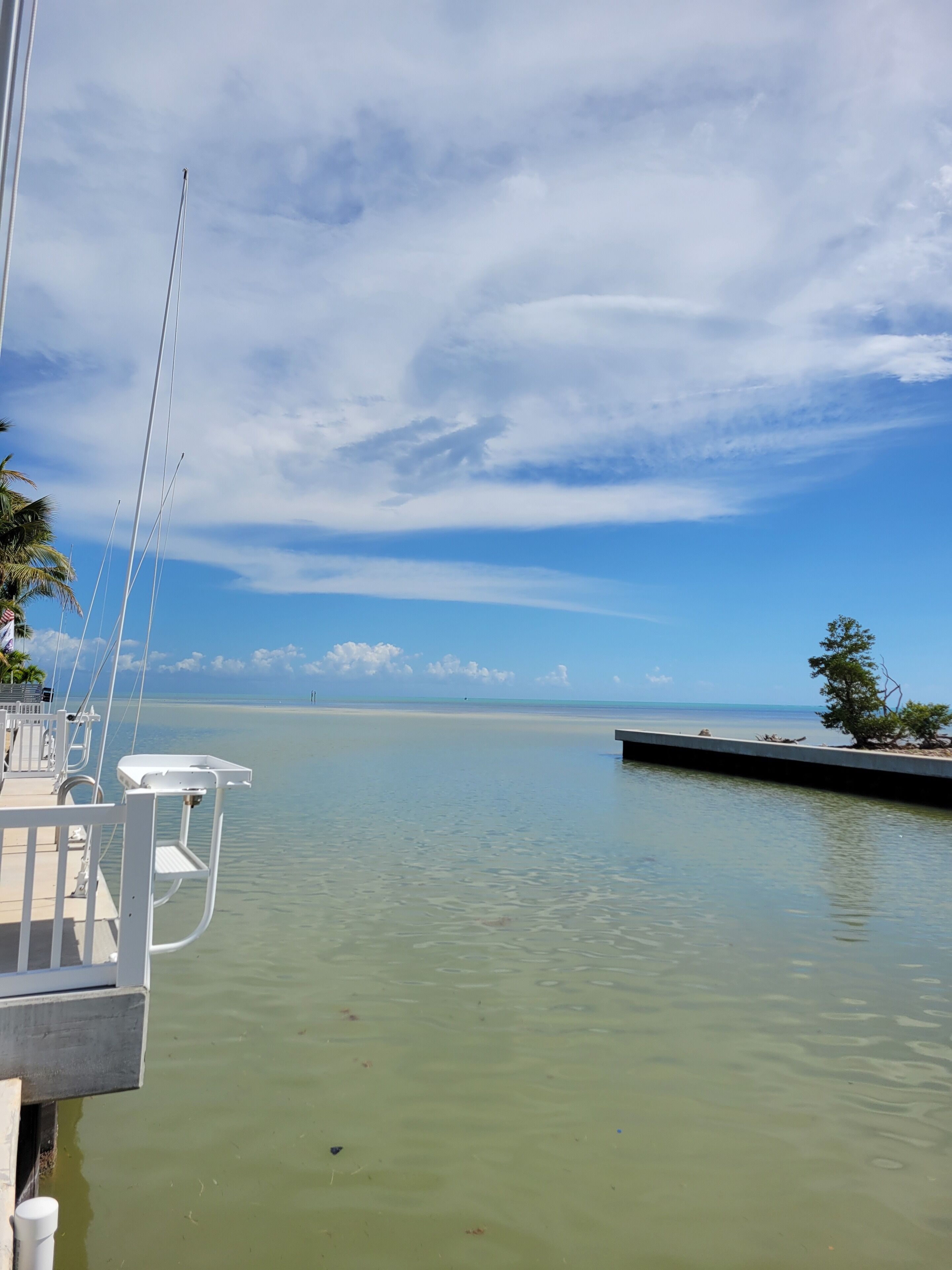 Wide Ocean View Villa with relaxing Tiki Hut, 10 min walk to Sombrero Beach