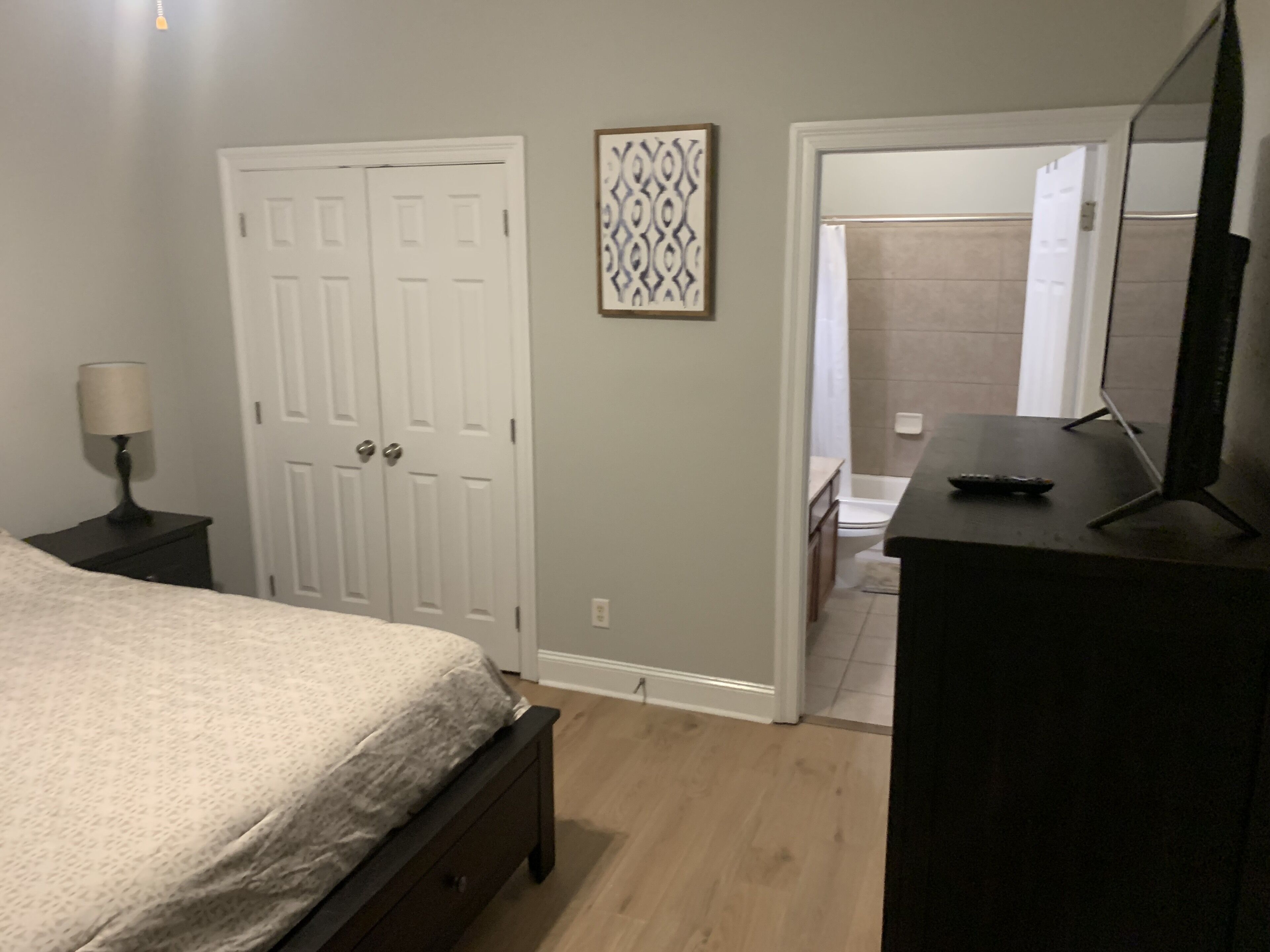 2 多间卧室、免费 WiFi、床单