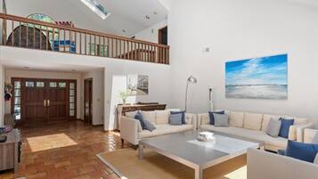 Smart TV, chimenea y impresora