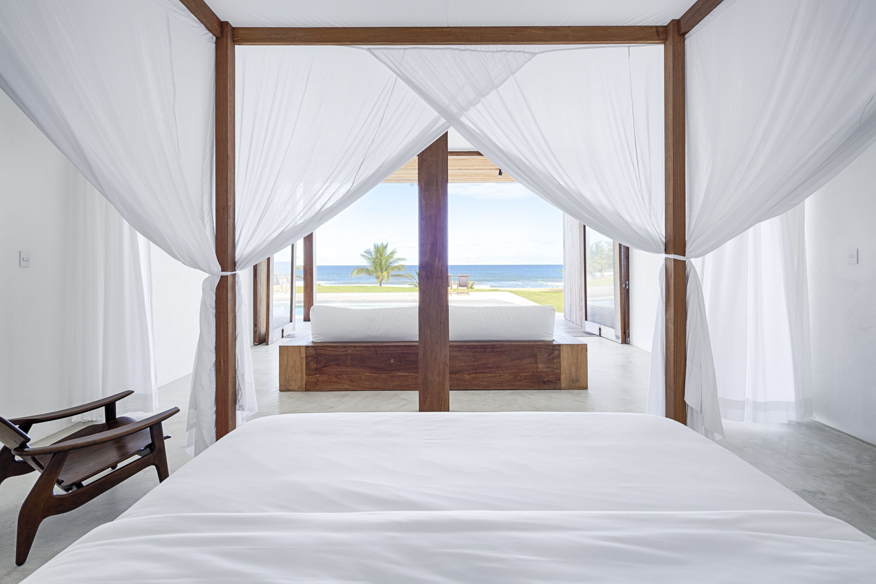 Premium bedding, down comforters, minibar, free WiFi