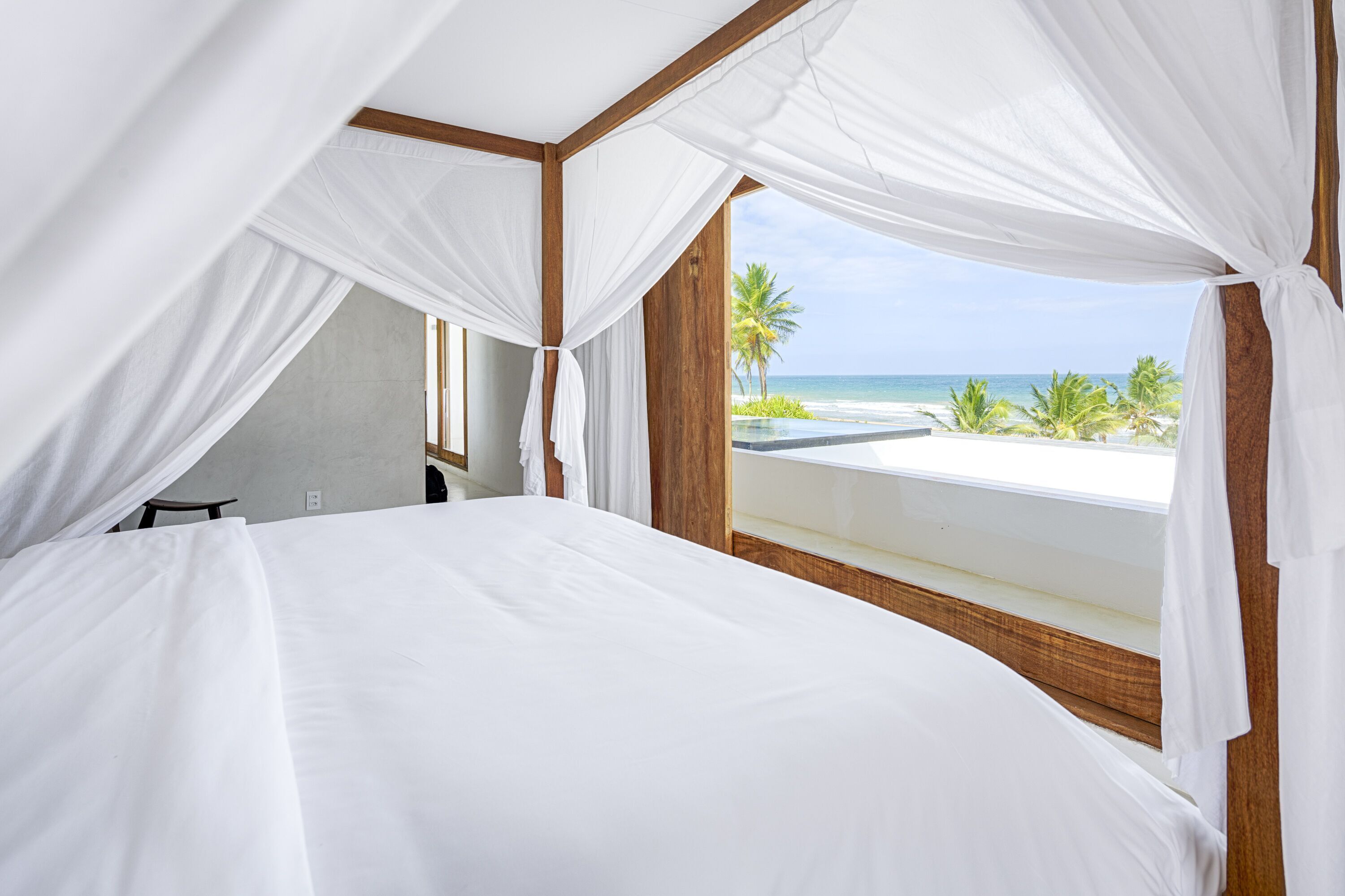 Premium bedding, down comforters, minibar, free WiFi