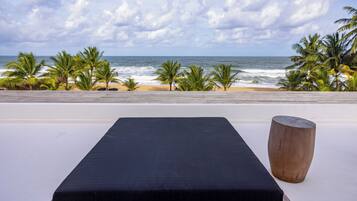 Suite - eget badeværelse - strandudsigt (PANORAMA) | Strand-/havudsigt