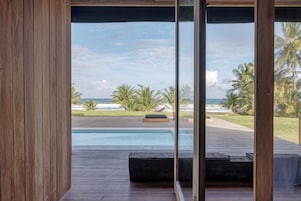 Suíte, suíte, vista para a praia (MASTER SUITE ) | Roupas de cama premium, edredons de pluma, frigobar, Wi-Fi de cortesia