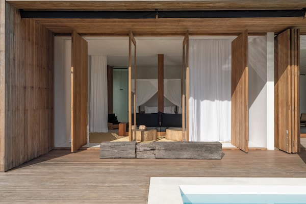 جناح - بحمام داخل الغرفة - منظر للشاطئ (MASTER SUITE ) | أغطية فراش متميزة وألحفة محشوة بالريش وميني بار وواي فاي مجانًا