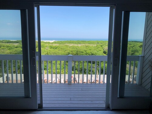 Beachfront beauty, privacy, 2 floors. 5 minutes to Borgata and top AC nightlife!