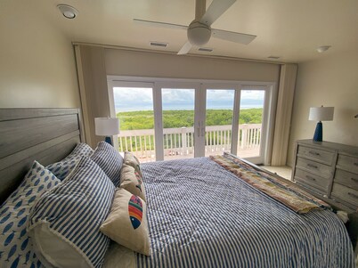 Beachfront beauty, privacy, 2 floors. 5 minutes to Borgata and top AC nightlife!