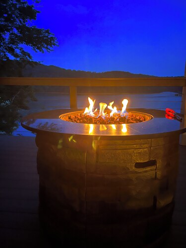 Large Lakefront home w/ Private Dock in Big Creek, beautiful views!