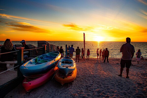 Chaise longue, serviettes de plage
