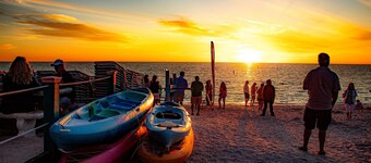 GUEST FAVORITE, PREMIER LOCATION! "The Mac" Beach House! 7 Day+ Discount!