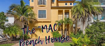 GUEST FAVORITE, PREMIER LOCATION! "The Mac" Beach House! 7 Day+ Discount!