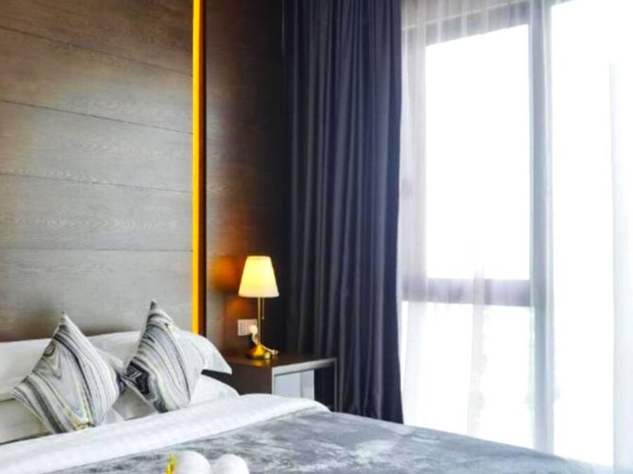 Luxury Sky Glamping Duplex Penthouse Apartment with Genting View | Individually decorated, individually furnished, desk, laptop workspace