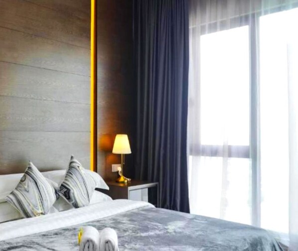 Individually decorated, individually furnished, desk, laptop workspace - Geo38 Prime Suites Genting Highlands (Genting Highlands)