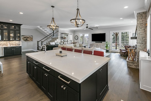 Gorgeous 1.5 year NEW Villa w/ Elevator in Gettysvue CC