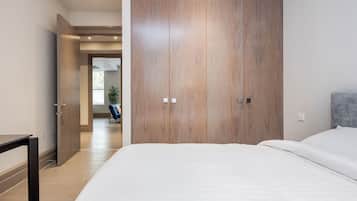2 slaapkamers, een strijkplank/strijkijzer, reisbedje, gratis wifi