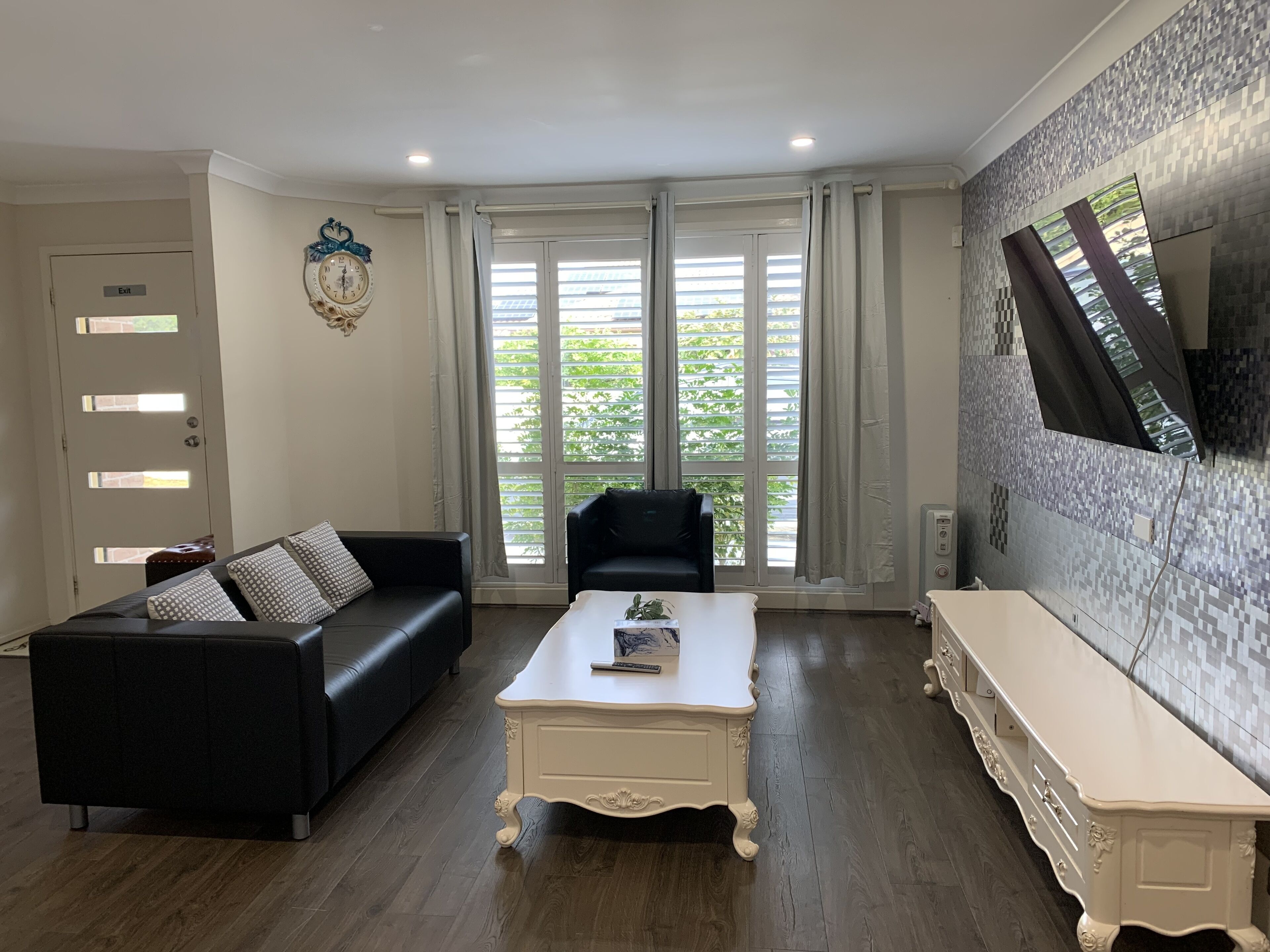 Heart of Kellyville Ridge 4 bedrooms free parking