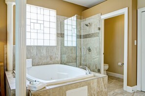 Shower - Relax and enjoy the sunsets at this fully equipped 3 Bedroom Home (Clermont)