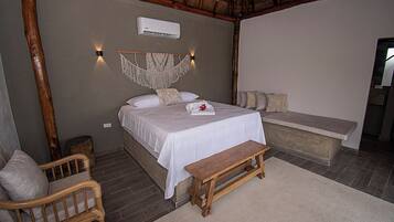 Habitación doble Deluxe, alberca privada | Ropa de cama